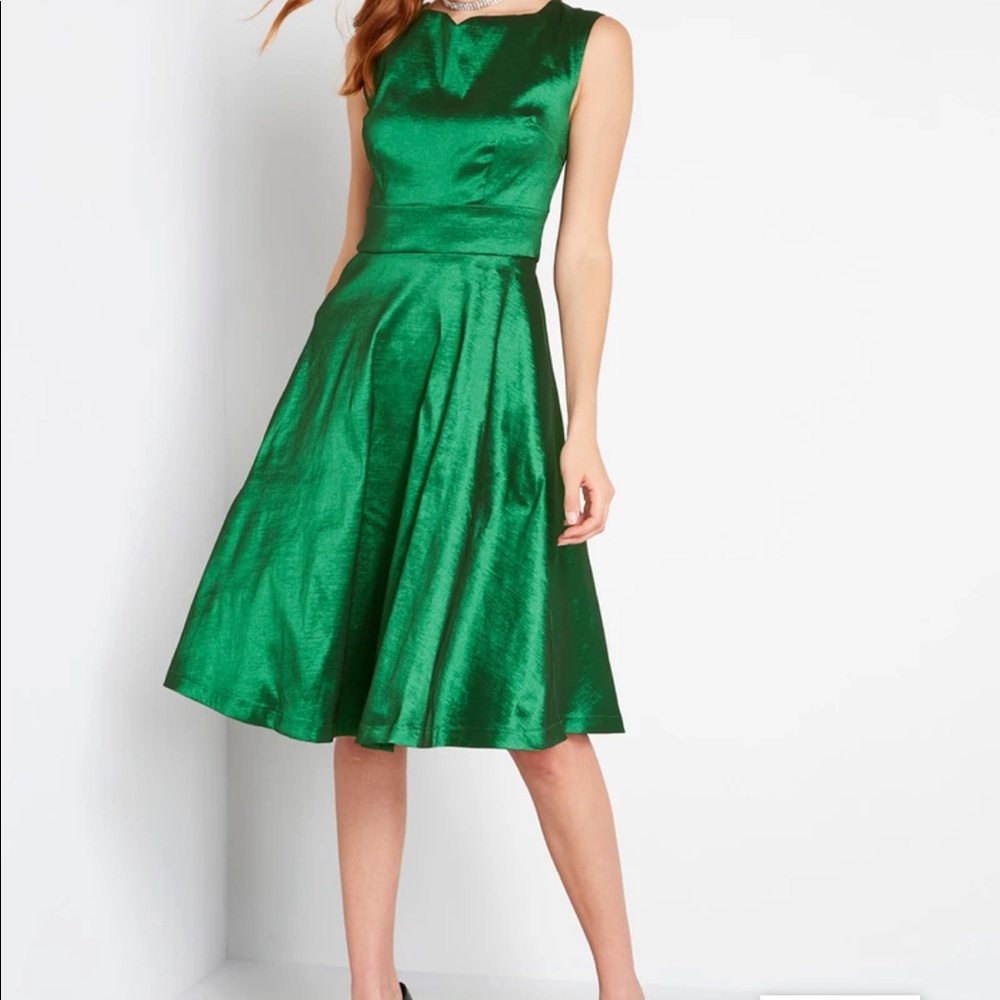 Fantastic Satin Fit and Flare Dress in green
By ModCloth size 18 NWT